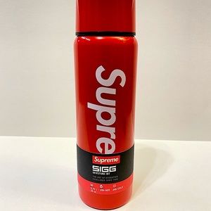 Supreme SIGG Vaccum Insulated 0.75L Bottle